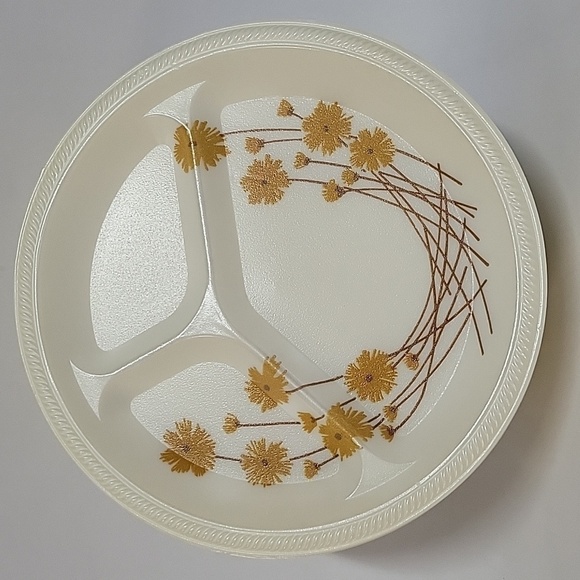 Lot of (26) Vintage Styrofoam Plates, Amoco Foam Company - Picture 1 of 9